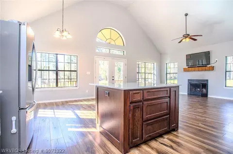 Kitchen - 15304 Cravens Rd, Ozark, AR 72949 photo 4 of 5