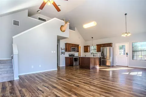 Kitchen - 15304 Cravens Rd, Ozark, AR 72949 photo 3 of 5