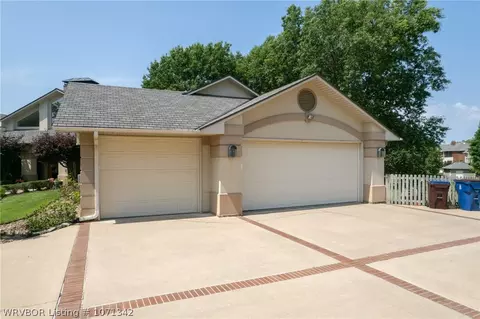 Exterior - 2000 Carleton Pl, Fort Smith, AR 72908 photo 2 of 6