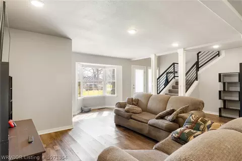 Living - 4224 Victoria Dr, Fort Smith, AR 72904 photo 2 of 7