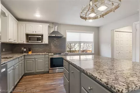Kitchen - 4224 Victoria Dr, Fort Smith, AR 72904 photo 5 of 10