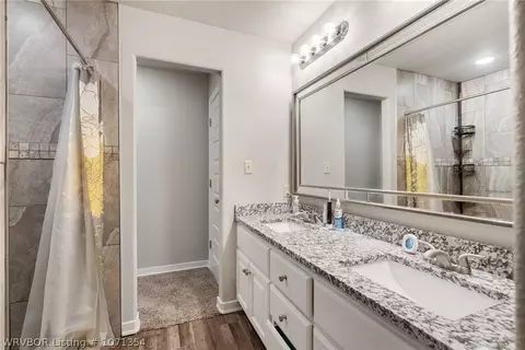 Bath - 4224 Victoria Dr, Fort Smith, AR 72904 photo 2 of 3