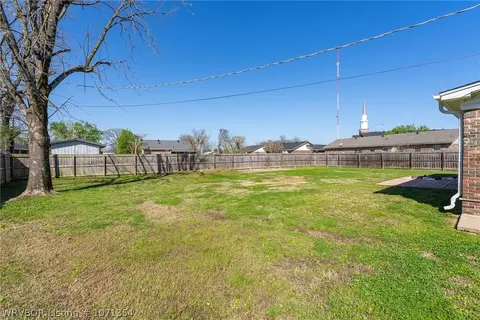 Exterior - 4224 Victoria Dr, Fort Smith, AR 72904 photo 6 of 8