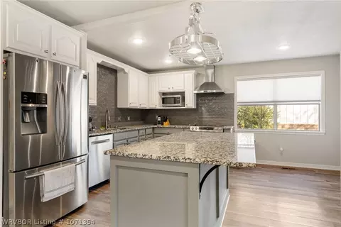 Kitchen - 4224 Victoria Dr, Fort Smith, AR 72904 photo 4 of 10