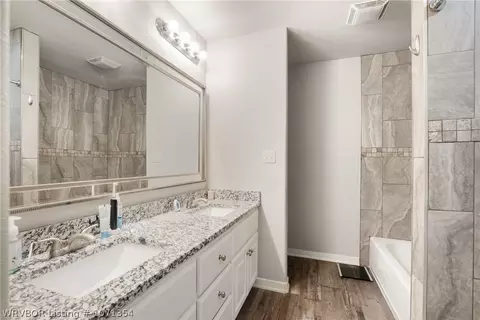 Bath - 4224 Victoria Dr, Fort Smith, AR 72904 photo 1 of 3