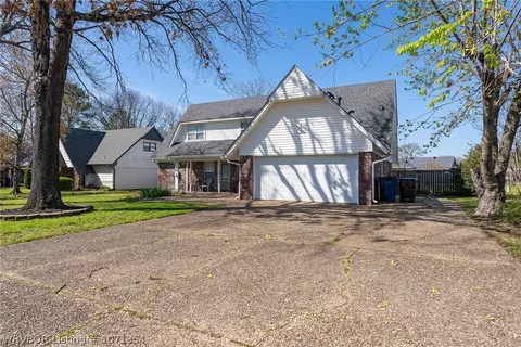 Exterior - 4224 Victoria Dr, Fort Smith, AR 72904 photo 7 of 8
