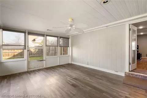 Living - 4224 Victoria Dr, Fort Smith, AR 72904 photo 5 of 7