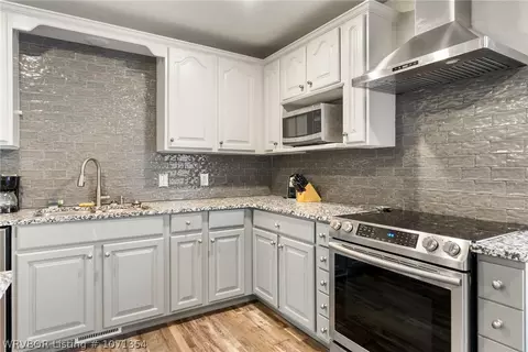 Kitchen - 4224 Victoria Dr, Fort Smith, AR 72904 photo 7 of 10