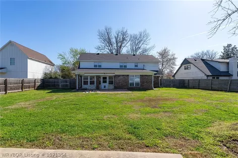 Exterior - 4224 Victoria Dr, Fort Smith, AR 72904 photo 4 of 8