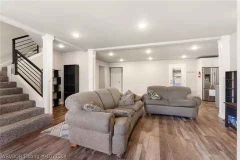 Living - 4224 Victoria Dr, Fort Smith, AR 72904 photo 1 of 7