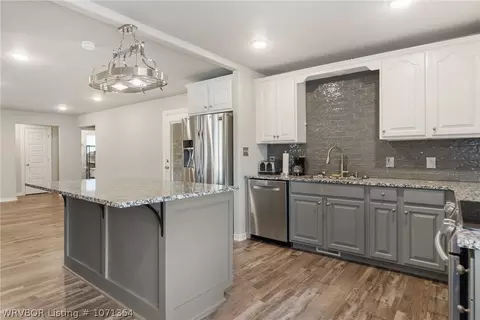 Kitchen - 4224 Victoria Dr, Fort Smith, AR 72904 photo 6 of 10