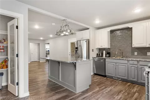 Kitchen - 4224 Victoria Dr, Fort Smith, AR 72904 photo 9 of 10
