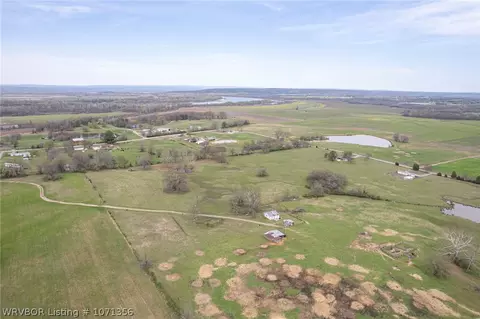 1900 Gravel Pit Way, Lavaca, AR 72941
