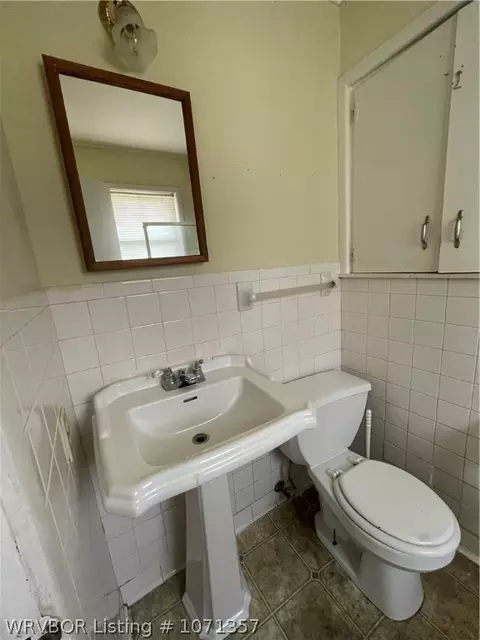 Bath - 3015 S Osage St, Fort Smith, AR 72901 photo 3 of 4