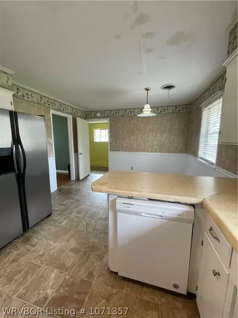 Kitchen - 3015 S Osage St, Fort Smith, AR 72901 photo 4 of 6
