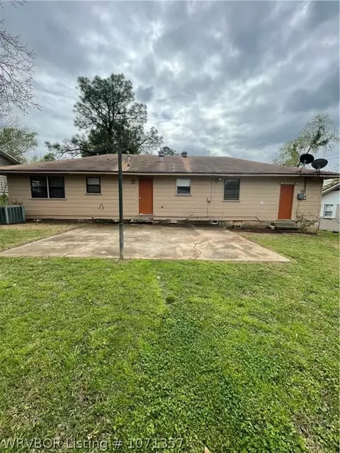 Exterior - 3015 S Osage St, Fort Smith, AR 72901 photo 3 of 4