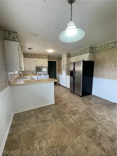 Kitchen - 3015 S Osage St, Fort Smith, AR 72901 photo 1 of 6