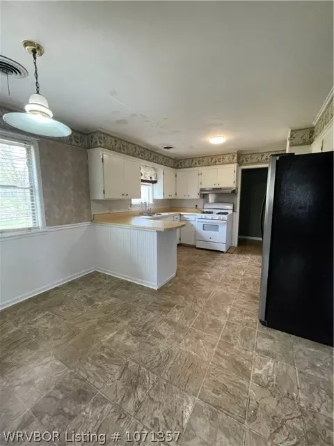 Kitchen - 3015 S Osage St, Fort Smith, AR 72901 photo 3 of 6