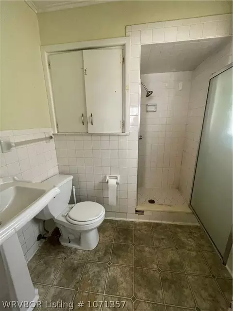 Bath - 3015 S Osage St, Fort Smith, AR 72901 photo 2 of 4