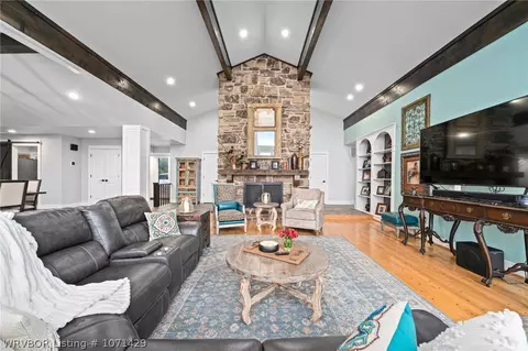 Living - 4605 S 96 St, Fort Smith, AR 72903 photo 1 of 3