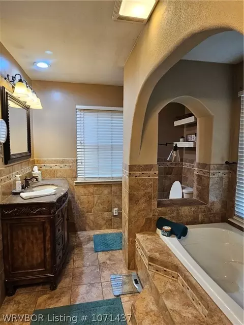 Bath - 500 Vine St, Paris, AR 72855 photo 2 of 7
