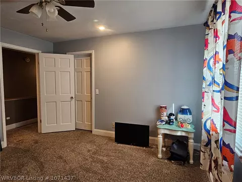 Bedroom - 500 Vine St, Paris, AR 72855 photo 4 of 6