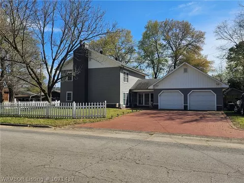 Exterior - 500 Vine St, Paris, AR 72855 photo 9 of 10