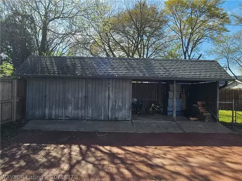 Exterior - 500 Vine St, Paris, AR 72855 photo 3 of 10
