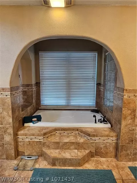 Bath - 500 Vine St, Paris, AR 72855 photo 1 of 7