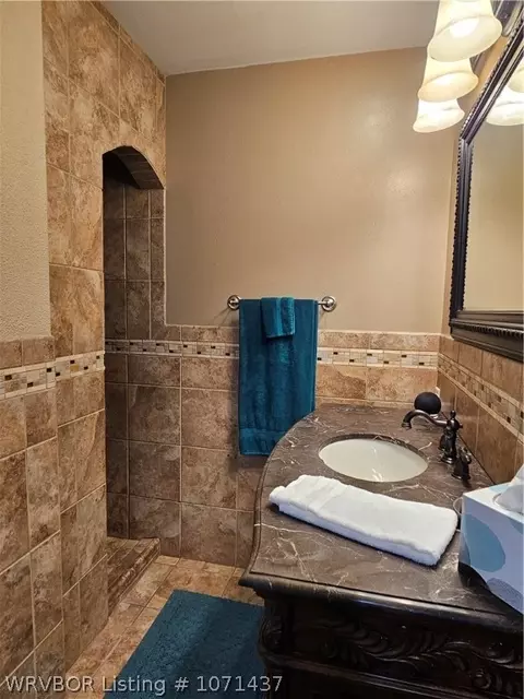 Bath - 500 Vine St, Paris, AR 72855 photo 3 of 7