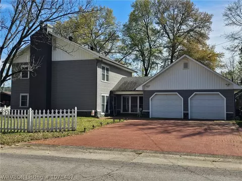 500 Vine St, Paris, AR 72855
