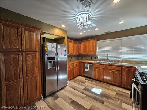 Kitchen - 500 Vine St, Paris, AR 72855 photo 4 of 5