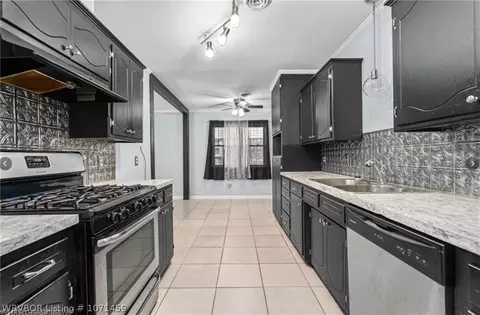Kitchen - 3216 S 92nd St, Fort Smith, AR 72903 photo 5 of 8