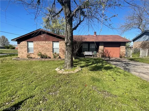 416 S 41st St, Van Buren, AR 72956