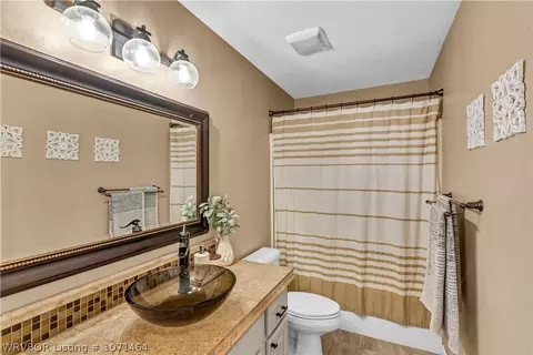 Bath - 6313 Remington Ct, Fort Smith, AR 72916 photo 2 of 2