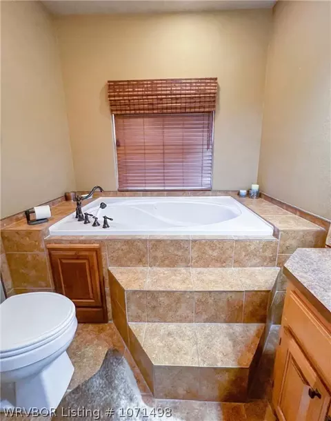 Bath - 471311 E 1135 Rd, Muldrow, OK 74948 photo 2 of 4