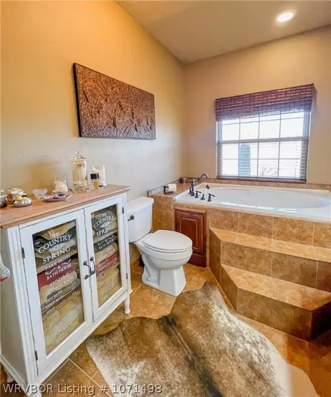 Bath - 471311 E 1135 Rd, Muldrow, OK 74948 photo 1 of 4