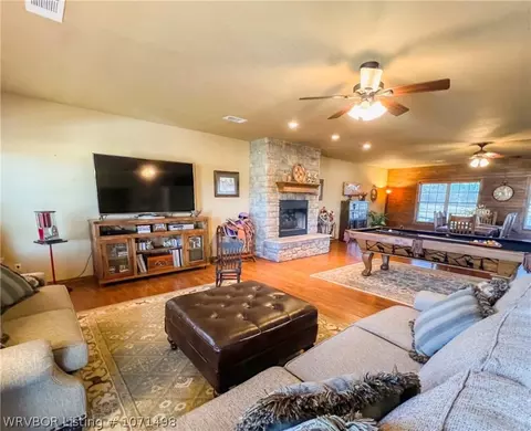 Living - 471311 E 1135 Rd, Muldrow, OK 74948 photo 9 of 13
