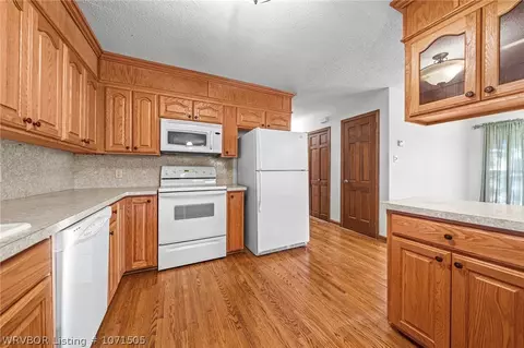 Kitchen - 8703 Steep Hill Rd, Fort Smith, AR 72916 photo 3 of 4