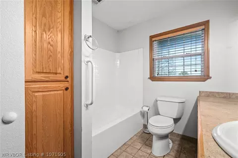 Bath - 8703 Steep Hill Rd, Fort Smith, AR 72916 photo 2 of 3