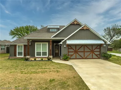 2502 Mimosa St, Van Buren, AR 72956