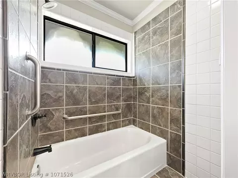 Bath - 1007 N 58th Ter, Fort Smith, AR 72904 photo 2 of 4