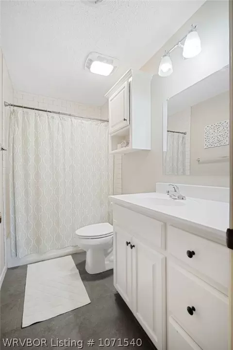 Bath - 5804 Fresno Ter, Fort Smith, AR 72903 photo 2 of 4