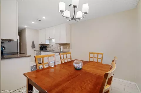 Dining - 5804 Fresno Ter, Fort Smith, AR 72903 photo 2 of 4