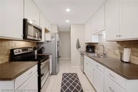 Kitchen - 5804 Fresno Ter, Fort Smith, AR 72903 photo 1 of 4