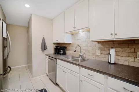 Kitchen - 5804 Fresno Ter, Fort Smith, AR 72903 photo 2 of 4