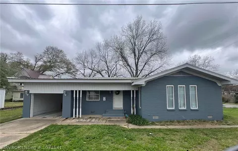 319 E Mary St, Paris, AR 72855