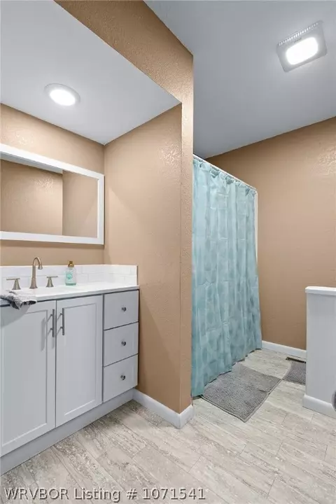 Bath - 319 E Mary St, Paris, AR 72855 photo 1 of 2