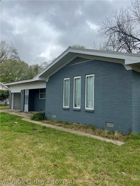 Exterior - 319 E Mary St, Paris, AR 72855 photo 2 of 4