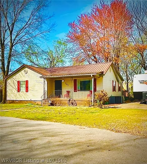 307 Locust St, Alma, AR 72921